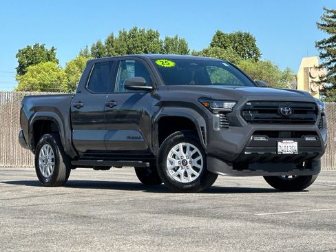 Used 2025 Toyota Tacoma SR5 AWD/4WD image 1