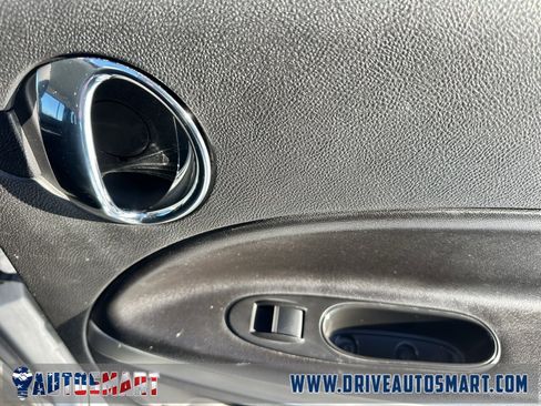 Used 2009 Chevrolet HHR LS image 17