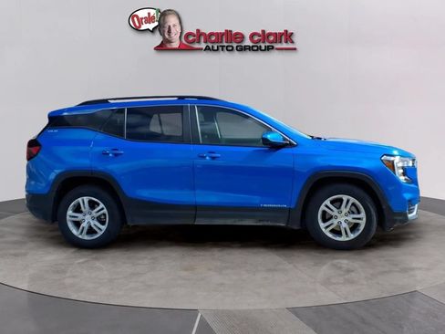 Used 2024 GMC Terrain SLE w/ Driver Convenience Package FWD image 6