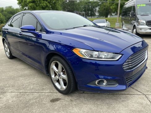 Used 2014 Ford Fusion SE w/ Equipment Group 201A FWD image 2