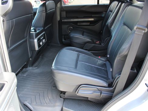 Used 2020 Ford Expedition XLT image 12