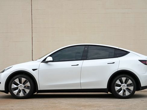 Used 2022 Tesla Model Y Long Range AWD/4WD image 9