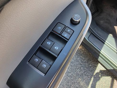 Used 2018 Toyota Highlander XLE FWD image 11