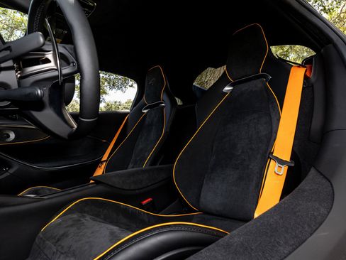 Used 2023 McLaren Artura PERFORMANCE image 3