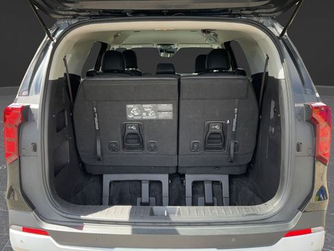 Used 2025 Kia Carnival FWD image 26