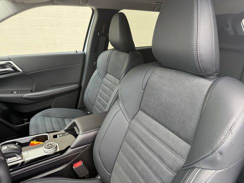 New 2026 Mitsubishi Outlander AWD image 21