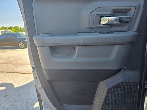 Used 2019 RAM 1500 Classic SLT w/ Luxury Group AWD/4WD image 12