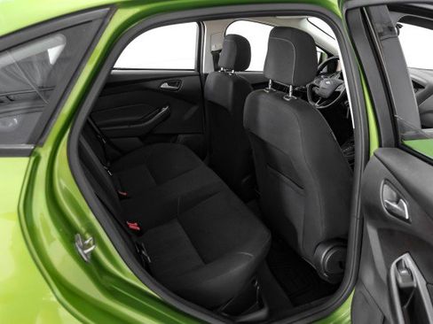 Used 2018 Ford Focus SE w/ SE Appearance Package image 33