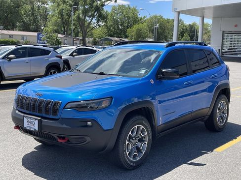 Used 2022 Jeep Cherokee Trailhawk w/ Comfort/Convenience Group AWD/4WD image 3