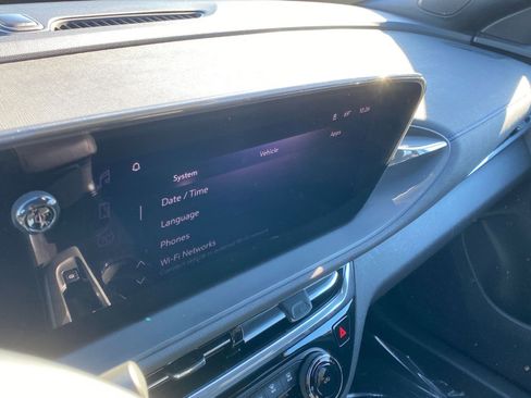 Used 2025 Buick Envista Sport Touring image 18