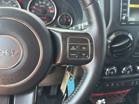 Used 2017 Jeep Wrangler Unlimited Rubicon AWD/4WD image 42