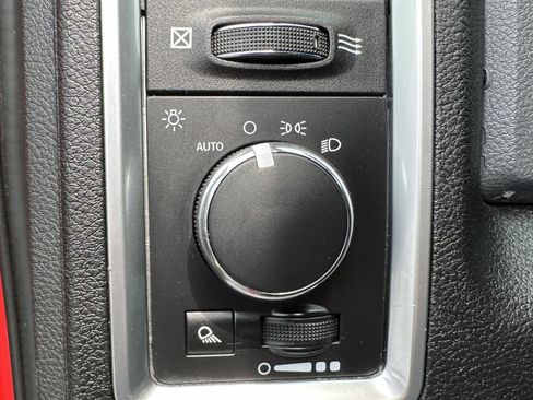 Used 2020 RAM 1500 Classic SLT AWD/4WD image 48