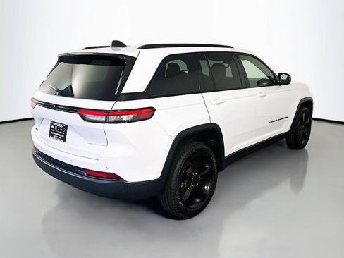 Used 2023 Jeep Grand Cherokee Altitude AWD/4WD image 7
