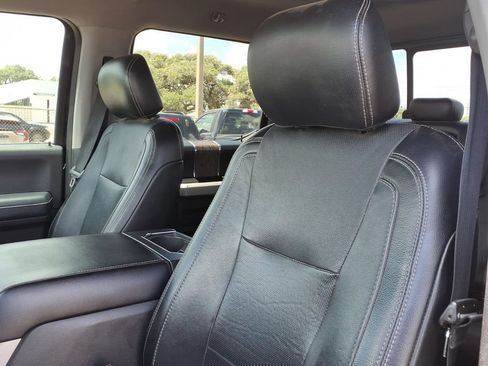 Used 2018 Ford F250 Lariat w/ Lariat Value Package AWD/4WD image 13