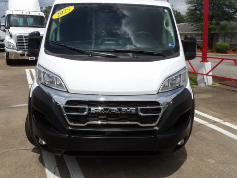 Used 2025 RAM ProMaster 2500 w/ U-Haul Equipment Group FWD image 5