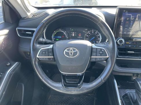 Used 2021 Toyota Highlander Platinum image 24