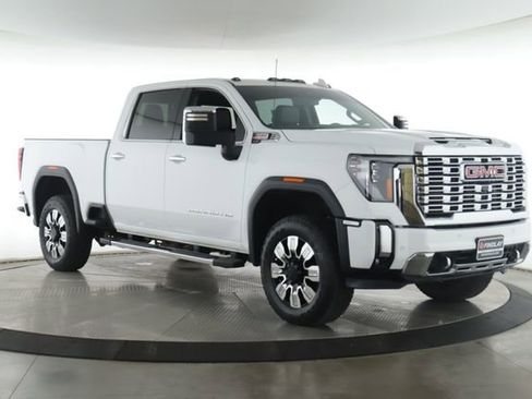 Used 2026 GMC Sierra 3500 Denali AWD/4WD image 2