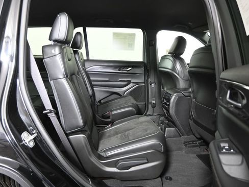 Used 2022 Jeep Grand Cherokee L Laredo image 15