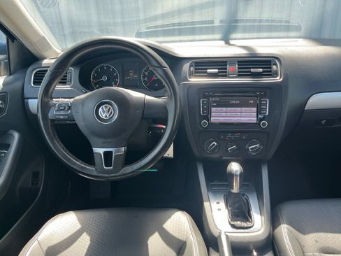 Used 2013 Volkswagen Jetta SE FWD image 22