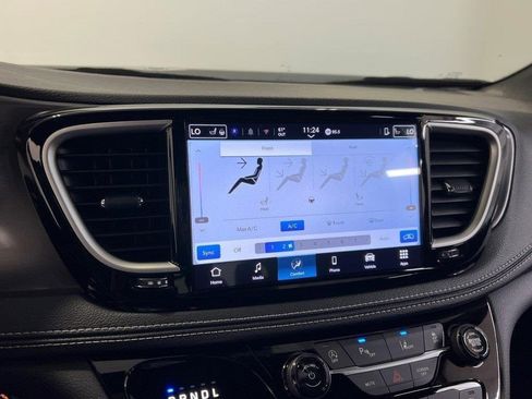 New 2026 Chrysler Pacifica Select image 30