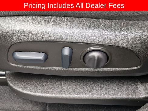 Used 2023 Chevrolet Equinox LT FWD image 20