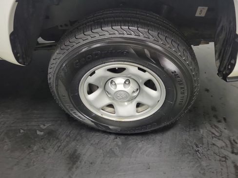 Used 2022 Toyota Tacoma SR AWD/4WD image 12