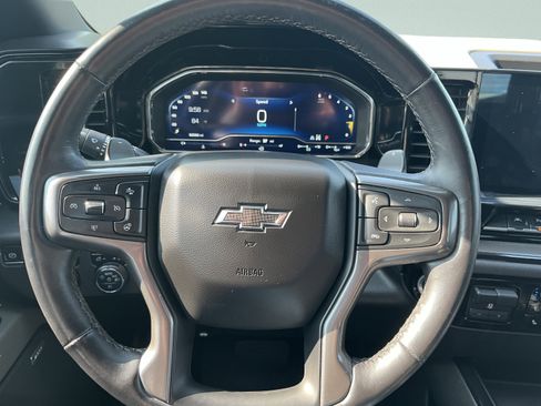 Used 2022 Chevrolet Silverado 1500 ZR2 w/ Technology Package image 9