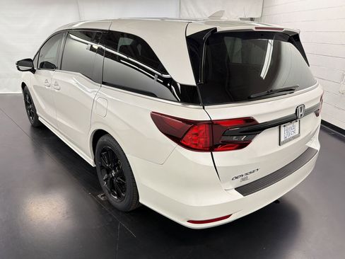 Certified 2023 Honda Odyssey Sport image 3