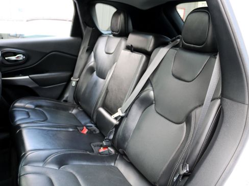 Used 2020 Jeep Cherokee Limited image 28