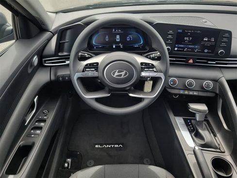 New 2025 Hyundai Elantra SE w/ Cargo Package image 15