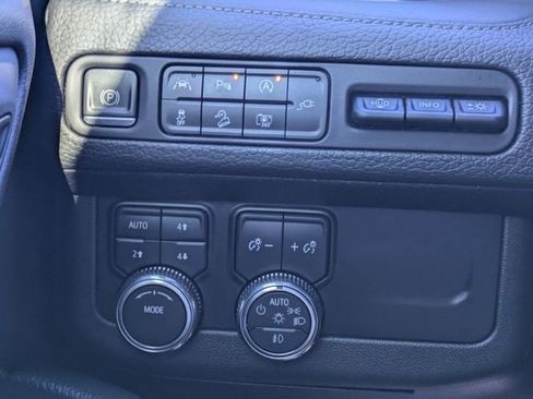 Used 2022 GMC Yukon XL Denali AWD/4WD image 28