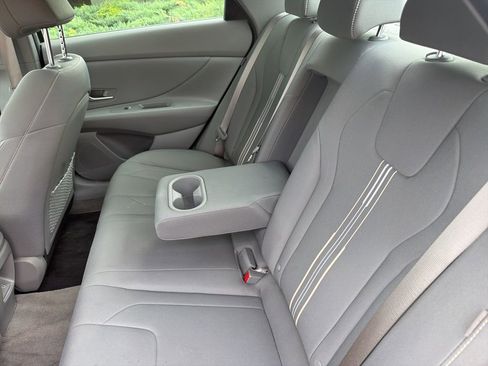 Used 2025 Hyundai Elantra SEL FWD image 19