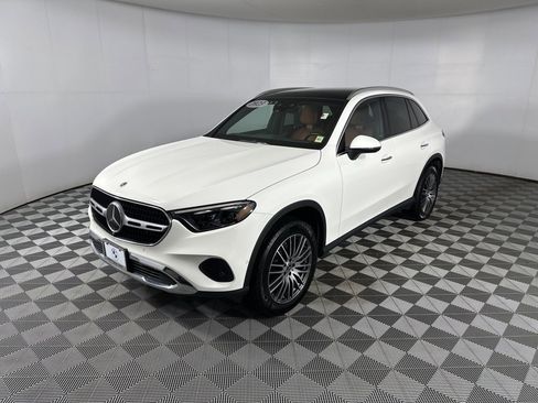 Used 2023 Mercedes-Benz GLC 300 4MATIC image 4