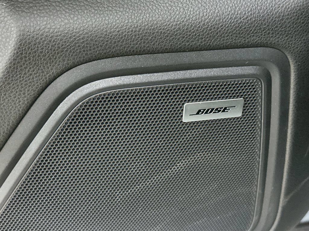 Certified 2025 Porsche Macan AWD/4WD image 20