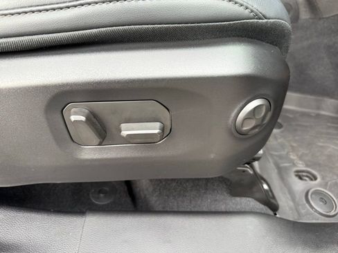 Used 2025 Jeep Wrangler Unlimited Rubicon image 14