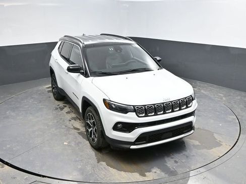 Used 2025 Jeep Compass Limited image 38