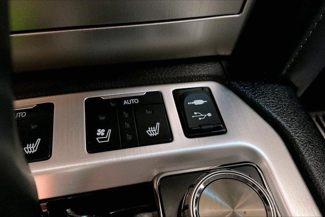 Used 2018 Toyota Land Cruiser AWD/4WD image 34