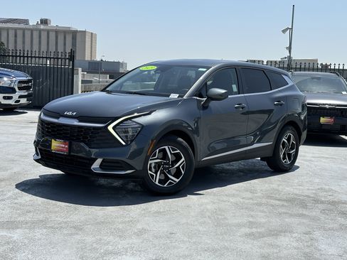 Used 2025 Kia Sportage LX FWD image 2