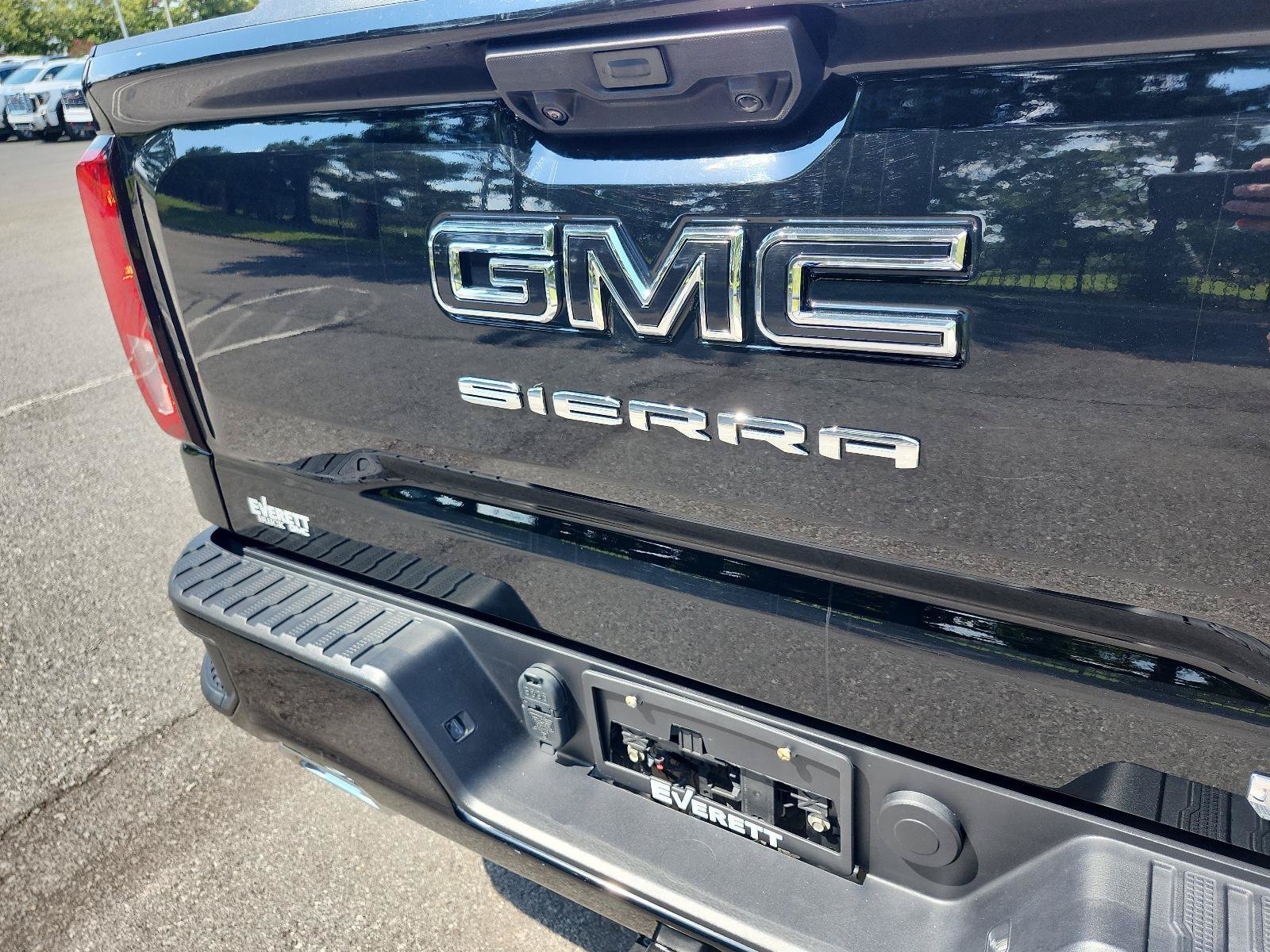 Certified 2024 GMC Sierra 1500 Elevation w/ Preferred Package AWD/4WD image 4
