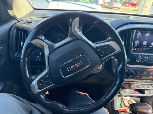 Used 2019 GMC Canyon Denali image 8
