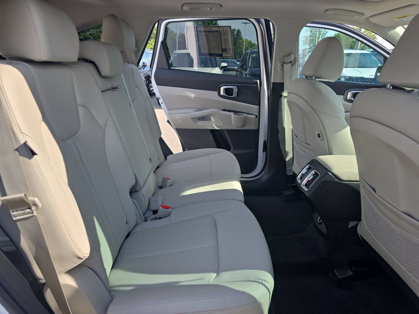 Used 2025 Kia Sorento S w/ Panoramic Sunroof Package FWD image 11