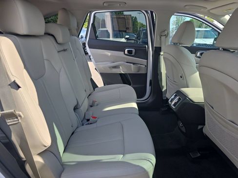 Used 2025 Kia Sorento S w/ Panoramic Sunroof Package FWD image 11