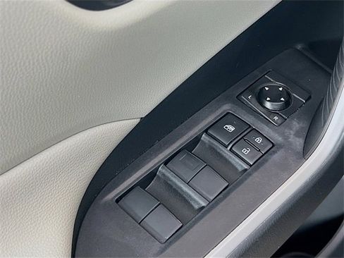 Used 2020 Toyota RAV4 XLE image 17