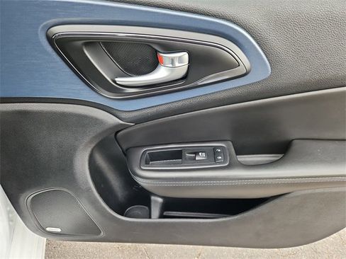 Used 2015 Chrysler 200 S w/ Navigation & Sound Group I image 15