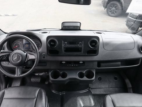 Used 2025 Mercedes-Benz Sprinter 2500 image 30