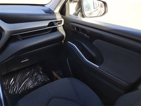 Used 2021 Toyota Highlander LE image 17