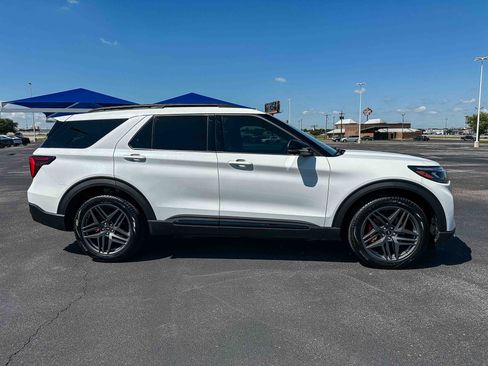 Used 2025 Ford Explorer ST AWD/4WD image 5