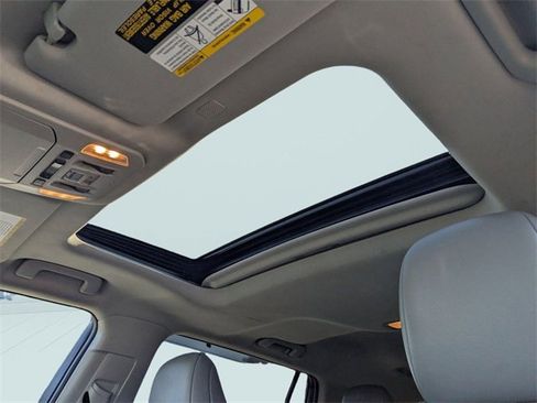 Used 2022 Toyota Highlander XLE image 22