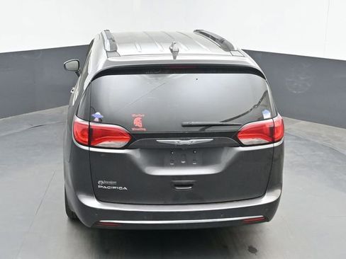 Used 2017 Chrysler Pacifica Touring-L Plus w/ Tire & Wheel Group FWD image 23