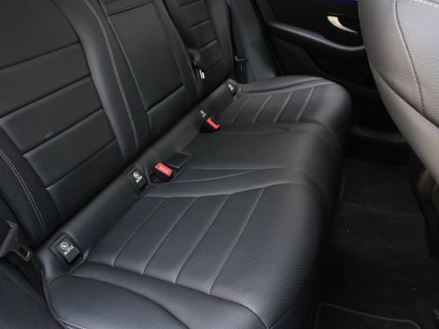 Used 2021 Mercedes-Benz GLC 300 4MATIC image 23